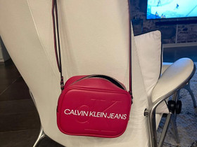Calvin Klein crossbody laukku, Laukut ja hatut, Asusteet ja kellot, Mikkeli, Tori.fi Calvin Klein crossbody laukku, Laukut ja hatut, Asusteet ja kellot, Mikkeli, Tori.fi