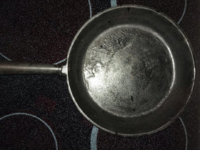 Valurautapaistinpannu, Keittiövälineet, Keittiötarvikkeet ja astiat, Iisalmi, Tori.fi Valurautapaistinpannu, Keittiövälineet, Keittiötarvikkeet ja astiat, Iisalmi, Tori.fi