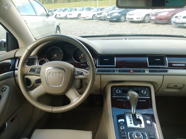 Audi A8 11