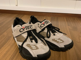 Cytec pyöräilykengät, koko 40, Pyörätarvikkeet ja kypärät, Polkupyörät ja pyöräily, Parkano, Tori.fi Cytec pyöräilykengät, koko 40, Pyörätarvikkeet ja kypärät, Polkupyörät ja pyöräily, Parkano, Tori.fi
