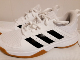 Adidas sisäpelikengät 36, Pallopelit, Urheilu ja ulkoilu, Oulu, Tori.fi Adidas sisäpelikengät 36, Pallopelit, Urheilu ja ulkoilu, Oulu, Tori.fi