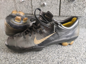 Nike jalkapallokengät koko 40,5, Jalkapallo, Urheilu ja ulkoilu, Jyväskylä, Tori.fi Nike jalkapallokengät koko 40,5, Jalkapallo, Urheilu ja ulkoilu, Jyväskylä, Tori.fi