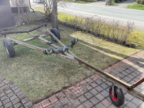 Traktorivetoinen telakointitraileri, Veneen varusteet ja varaosat, Venetarvikkeet ja veneily, Kuopio, Tori.fi Traktorivetoinen telakointitraileri, Veneen varusteet ja varaosat, Venetarvikkeet ja veneily, Kuopio, Tori.fi