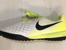 Nike MagistaX jalkapallokengät, koko 30 - 31, Jalkapallo, Urheilu ja ulkoilu, Loimaa, Tori.fi Nike MagistaX jalkapallokengät, koko 30 - 31, Jalkapallo, Urheilu ja ulkoilu, Loimaa, Tori.fi
