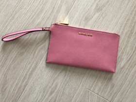 Michael Kors-clutch, Laukut ja hatut, Asusteet ja kellot, Kajaani, Tori.fi Michael Kors-clutch, Laukut ja hatut, Asusteet ja kellot, Kajaani, Tori.fi
