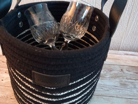 Kristallilasit, Ruokailuastiat ja aterimet, Keittiötarvikkeet ja astiat, Hämeenlinna, Tori.fi Kristallilasit, Ruokailuastiat ja aterimet, Keittiötarvikkeet ja astiat, Hämeenlinna, Tori.fi