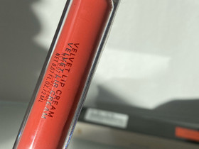 Uusi H&M Velvet Lip Cream, Some Like it Haute, Kauneudenhoito ja kosmetiikka, Terveys ja hyvinvointi, Helsinki, Tori.fi Uusi H&M Velvet Lip Cream, Some Like it Haute, Kauneudenhoito ja kosmetiikka, Terveys ja hyvinvointi, Helsinki, Tori.fi