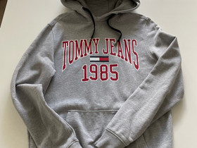 Tommy Hilfiger huppari, Vaatteet ja kengät, Pori, Tori.fi Tommy Hilfiger huppari, Vaatteet ja kengät, Pori, Tori.fi