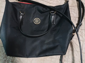 Hilfiger tote laukku, Laukut ja hatut, Asusteet ja kellot, Kotka, Tori.fi Hilfiger tote laukku, Laukut ja hatut, Asusteet ja kellot, Kotka, Tori.fi