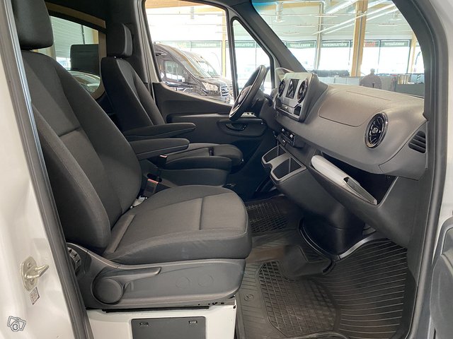 Mercedes-Benz Sprinter 9