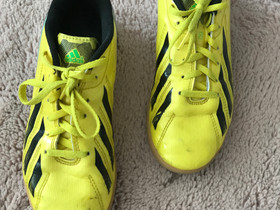 Adidas sisäpelikengät, Vaatteet ja kengät, Oulu, Tori.fi Adidas sisäpelikengät, Vaatteet ja kengät, Oulu, Tori.fi