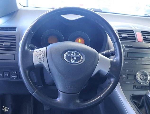 Toyota Auris 9