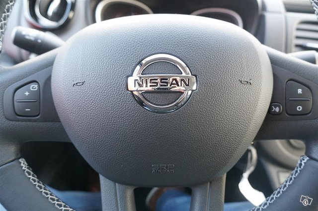 Nissan NV300 14