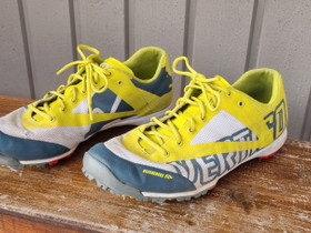Karhu Vertigo piikkarit, Pallopelit, Urheilu ja ulkoilu, Ikaalinen, Tori.fi Karhu Vertigo piikkarit, Pallopelit, Urheilu ja ulkoilu, Ikaalinen, Tori.fi
