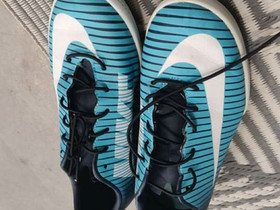 Nike sisäpelitossut 36, Jalkapallo, Urheilu ja ulkoilu, Loimaa, Tori.fi Nike sisäpelitossut 36, Jalkapallo, Urheilu ja ulkoilu, Loimaa, Tori.fi