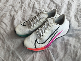Nike Air Zoom Pegasus 37 (koko 40), Juoksu ja lenkkeily, Urheilu ja ulkoilu, Kuopio, Tori.fi Nike Air Zoom Pegasus 37 (koko 40), Juoksu ja lenkkeily, Urheilu ja ulkoilu, Kuopio, Tori.fi