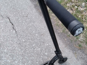 Mad scootti, Rullaluistelu ja skeittaus, Urheilu ja ulkoilu, Vaasa, Tori.fi Mad scootti, Rullaluistelu ja skeittaus, Urheilu ja ulkoilu, Vaasa, Tori.fi