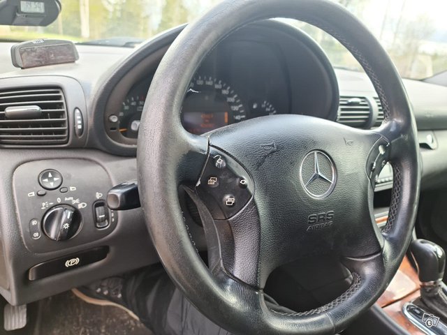 Mercedes-Benz C 200 8