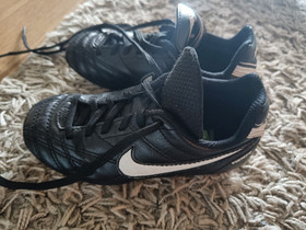 Football shoes size 27, Jalkapallo, Urheilu ja ulkoilu, Helsinki, Tori.fi Football shoes size 27, Jalkapallo, Urheilu ja ulkoilu, Helsinki, Tori.fi
