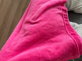 Pinkki fleecepeitto, Matot ja tekstiilit, Sisustus ja huonekalut, Hämeenlinna, Tori.fi Pinkki fleecepeitto, Matot ja tekstiilit, Sisustus ja huonekalut, Hämeenlinna, Tori.fi