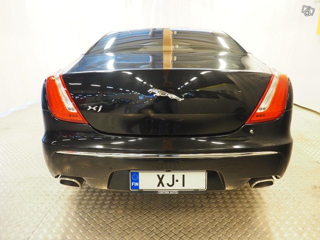Jaguar XJ 7