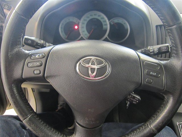 Toyota Corolla Verso 13