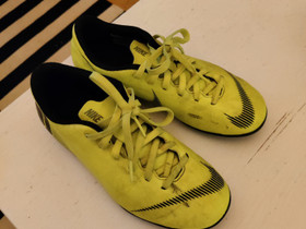 Nike nappikset, Jalkapallo, Urheilu ja ulkoilu, Rovaniemi, Tori.fi Nike nappikset, Jalkapallo, Urheilu ja ulkoilu, Rovaniemi, Tori.fi