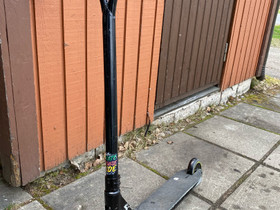 Lucky Covenant scootti, Rullaluistelu ja skeittaus, Urheilu ja ulkoilu, Kajaani, Tori.fi Lucky Covenant scootti, Rullaluistelu ja skeittaus, Urheilu ja ulkoilu, Kajaani, Tori.fi