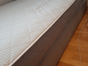 120cm jenkkisänky, Sängyt ja makuuhuone, Sisustus ja huonekalut, Jyväskylä, Tori.fi 120cm jenkkisänky, Sängyt ja makuuhuone, Sisustus ja huonekalut, Jyväskylä, Tori.fi