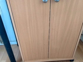 Pieni kaappi renkailla, Hyllyt ja säilytys, Sisustus ja huonekalut, Pori, Tori.fi Pieni kaappi renkailla, Hyllyt ja säilytys, Sisustus ja huonekalut, Pori, Tori.fi