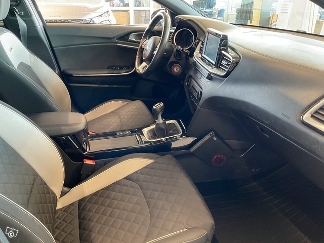 Kia ProCeed 7