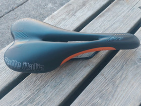 Selle Italia X1 satula, Pyörätarvikkeet ja kypärät, Polkupyörät ja pyöräily, Kangasniemi, Tori.fi Selle Italia X1 satula, Pyörätarvikkeet ja kypärät, Polkupyörät ja pyöräily, Kangasniemi, Tori.fi