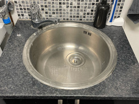 Teräsallas kaappeineen, Kylpyhuoneet, WC:t ja saunat, Rakennustarvikkeet ja työkalut, Oulu, Tori.fi Teräsallas kaappeineen, Kylpyhuoneet, WC:t ja saunat, Rakennustarvikkeet ja työkalut, Oulu, Tori.fi