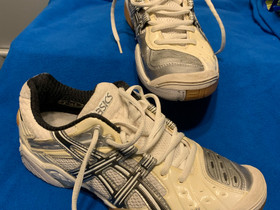 Asics sisäpelikengät 40, Pallopelit, Urheilu ja ulkoilu, Kuopio, Tori.fi Asics sisäpelikengät 40, Pallopelit, Urheilu ja ulkoilu, Kuopio, Tori.fi