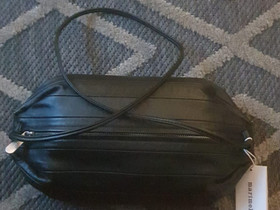 Pikku Karla Olkalaukku, Laukut ja hatut, Asusteet ja kellot, Forssa, Tori.fi Pikku Karla Olkalaukku, Laukut ja hatut, Asusteet ja kellot, Forssa, Tori.fi