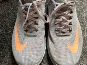 Nike juoksulenkkarit, Juoksu ja lenkkeily, Urheilu ja ulkoilu, Liminka, Tori.fi Nike juoksulenkkarit, Juoksu ja lenkkeily, Urheilu ja ulkoilu, Liminka, Tori.fi