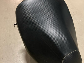 Aerox penkki, Mopojen varaosat ja tarvikkeet, Mototarvikkeet ja varaosat, Lahti, Tori.fi Aerox penkki, Mopojen varaosat ja tarvikkeet, Mototarvikkeet ja varaosat, Lahti, Tori.fi