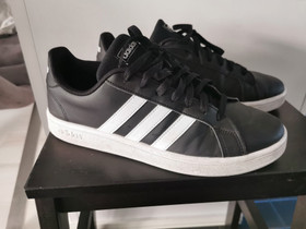 Adidas kengät 42 2/3, Vaatteet ja kengät, Kuopio, Tori.fi Adidas kengät 42 2/3, Vaatteet ja kengät, Kuopio, Tori.fi