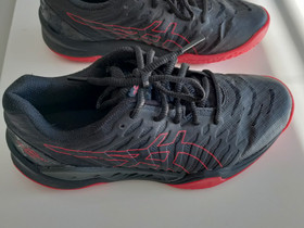 Asics sisäpelikengät, Lastenvaatteet ja kengät, Hamina, Tori.fi Asics sisäpelikengät, Lastenvaatteet ja kengät, Hamina, Tori.fi