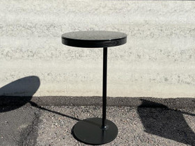 Lasipintainen musta sivupöytä, Pöydät ja tuolit, Sisustus ja huonekalut, Vantaa, Tori.fi Lasipintainen musta sivupöytä, Pöydät ja tuolit, Sisustus ja huonekalut, Vantaa, Tori.fi