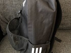 Adidas jalkapalloreppu, Jalkapallo, Urheilu ja ulkoilu, Oulu, Tori.fi Adidas jalkapalloreppu, Jalkapallo, Urheilu ja ulkoilu, Oulu, Tori.fi