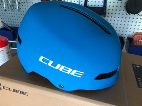 Uusi Cube pyöräilykypärä, Pyörätarvikkeet ja kypärät, Polkupyörät ja pyöräily, Joensuu, Tori.fi Uusi Cube pyöräilykypärä, Pyörätarvikkeet ja kypärät, Polkupyörät ja pyöräily, Joensuu, Tori.fi