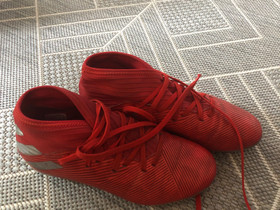 Adidas nappikset, Jalkapallo, Urheilu ja ulkoilu, Vantaa, Tori.fi Adidas nappikset, Jalkapallo, Urheilu ja ulkoilu, Vantaa, Tori.fi