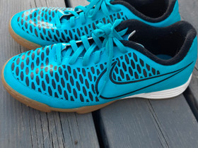 Nike sisäpelikengät, Pallopelit, Urheilu ja ulkoilu, Jyväskylä, Tori.fi Nike sisäpelikengät, Pallopelit, Urheilu ja ulkoilu, Jyväskylä, Tori.fi