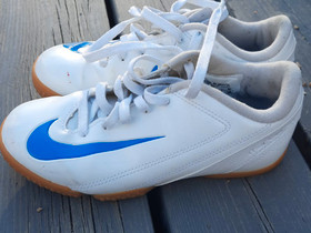 Nike sisäpelikengät, Pallopelit, Urheilu ja ulkoilu, Jyväskylä, Tori.fi Nike sisäpelikengät, Pallopelit, Urheilu ja ulkoilu, Jyväskylä, Tori.fi