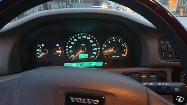 Volvo V70 12