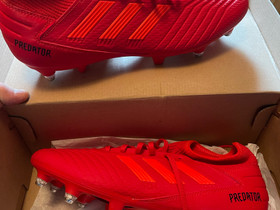 Nappulat Adidas predator, Jalkapallo, Urheilu ja ulkoilu, Varkaus, Tori.fi Nappulat Adidas predator, Jalkapallo, Urheilu ja ulkoilu, Varkaus, Tori.fi