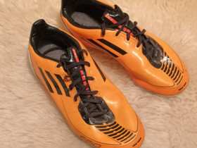 Adidas nappikset 35, Jalkapallo, Urheilu ja ulkoilu, Muhos, Tori.fi Adidas nappikset 35, Jalkapallo, Urheilu ja ulkoilu, Muhos, Tori.fi