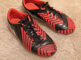 Adidas nappikset 32, Jalkapallo, Urheilu ja ulkoilu, Muhos, Tori.fi Adidas nappikset 32, Jalkapallo, Urheilu ja ulkoilu, Muhos, Tori.fi