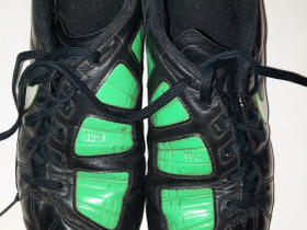 Nike nappikset 36.5, Jalkapallo, Urheilu ja ulkoilu, Jyväskylä, Tori.fi Nike nappikset 36.5, Jalkapallo, Urheilu ja ulkoilu, Jyväskylä, Tori.fi